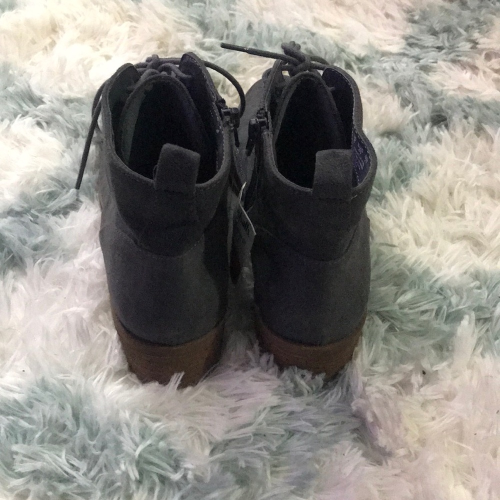 Boots - Picture 3 of 4